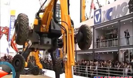 大型挖掘机视频,现场实拍，揭秘大型挖掘机工作瞬间